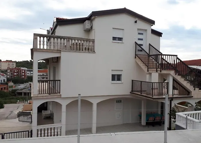 Apartments Madzari - Ciovo - Pool